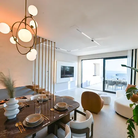 Rosemary West - Heated Infinity Swimming Pool - Jacuzzi - Sea View