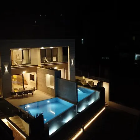 Rosemary West - Heated Infinity Swimming Pool - Jacuzzi - Sea View Vila