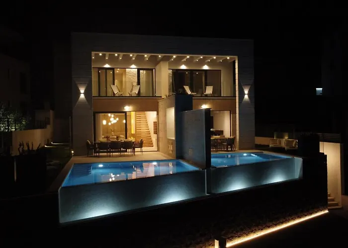 Rosemary West - Heated Infinity Swimming Pool - Jacuzzi - Sea View * Makarska