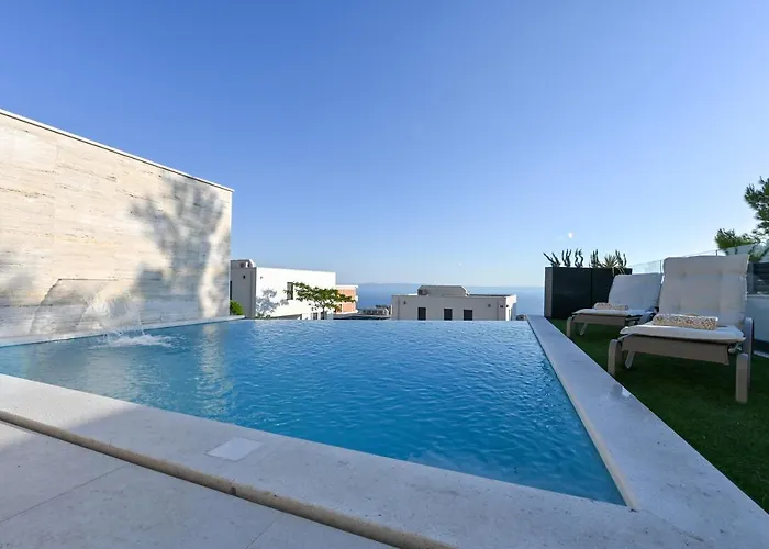 Rosemary West - Heated Infinity Swimming Pool - Jacuzzi - Sea View
