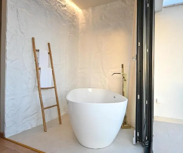 Rosemary West - Heated Infinity Swimming Pool - Jacuzzi - Sea View Willa Makarska