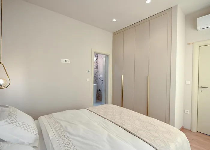 Rosemary West - Heated Infinity Swimming Pool - Jacuzzi - Sea View * Makarska