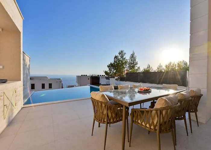 Rosemary West - Heated Infinity Swimming Pool - Jacuzzi - Sea View