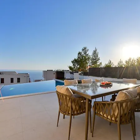 Rosemary West - Heated Infinity Swimming Pool - Jacuzzi - Sea View