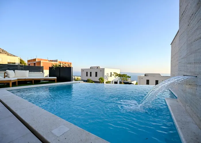 Rosemary West - Heated Infinity Swimming Pool - Jacuzzi - Sea View