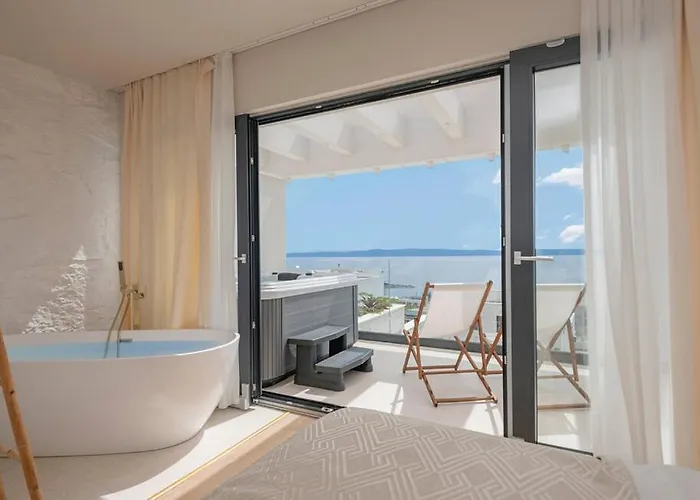 Rosemary West - Heated Infinity Swimming Pool - Jacuzzi - Sea View *